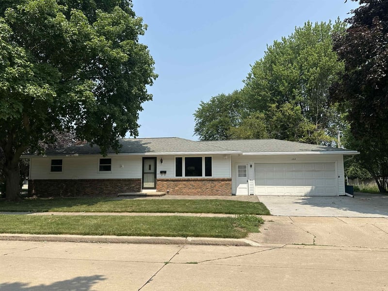 1212 Harding Dr, Appleton, WI 54915