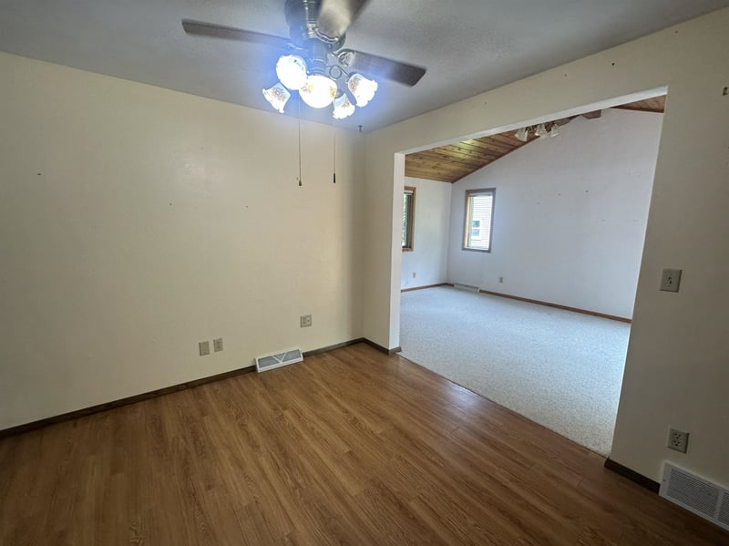 1212 Harding Dr, Appleton, WI 54915