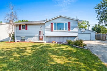 2459 Robinson Ave, Green Bay, WI 54311
