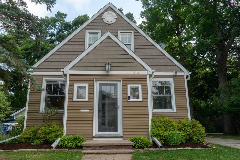 1314 W Pine St, Appleton, WI 54914