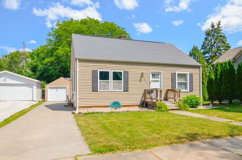 816 E Harrison St, Appleton, WI 54915