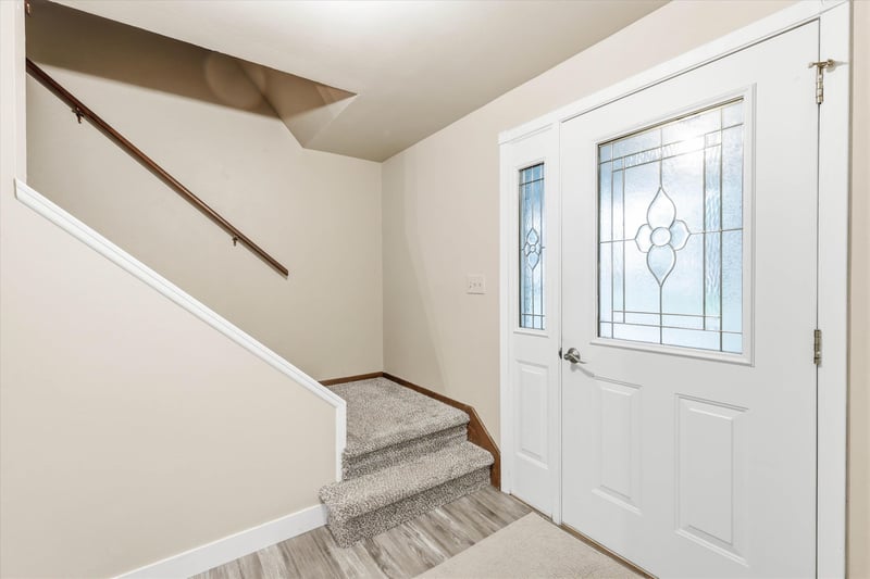 1698 Beaver Dam Dr, Green Bay, WI 54304-2002