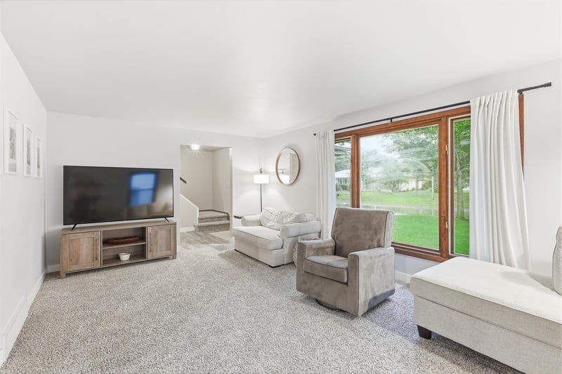 1698 Beaver Dam Dr, Green Bay, WI 54304-2002