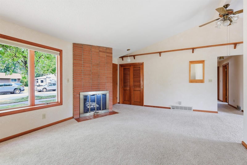 327 Roger St, Kimberly, WI 54136-1746