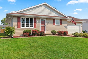931 Gerard Dr, Green Bay, WI 54302-2470