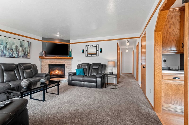 931 Gerard Dr, Green Bay, WI 54302-2470