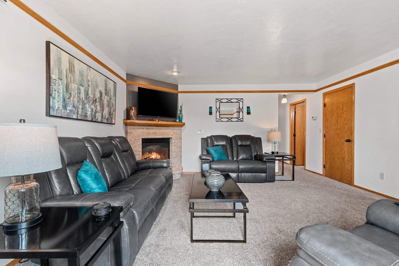 931 Gerard Dr, Green Bay, WI 54302-2470