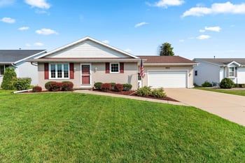 931 Gerard Dr, Green Bay, WI 54302-2470
