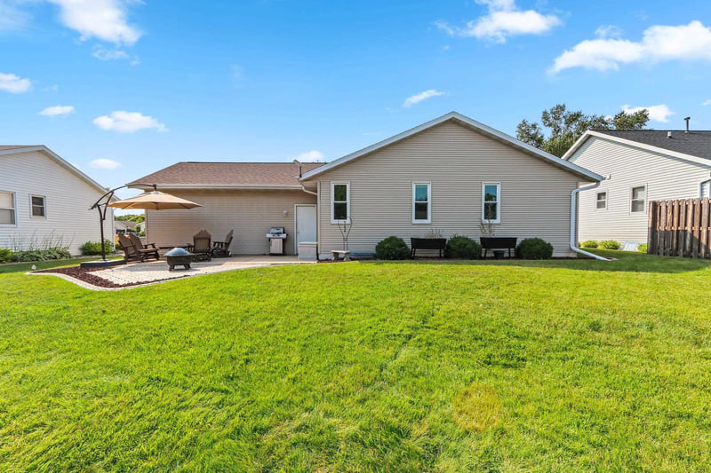 931 Gerard Dr, Green Bay, WI 54302-2470
