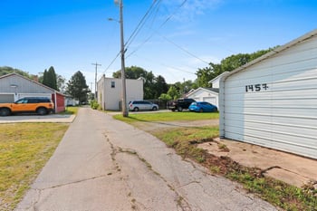 1457 Cedar St, Green Bay, WI 54302-1858