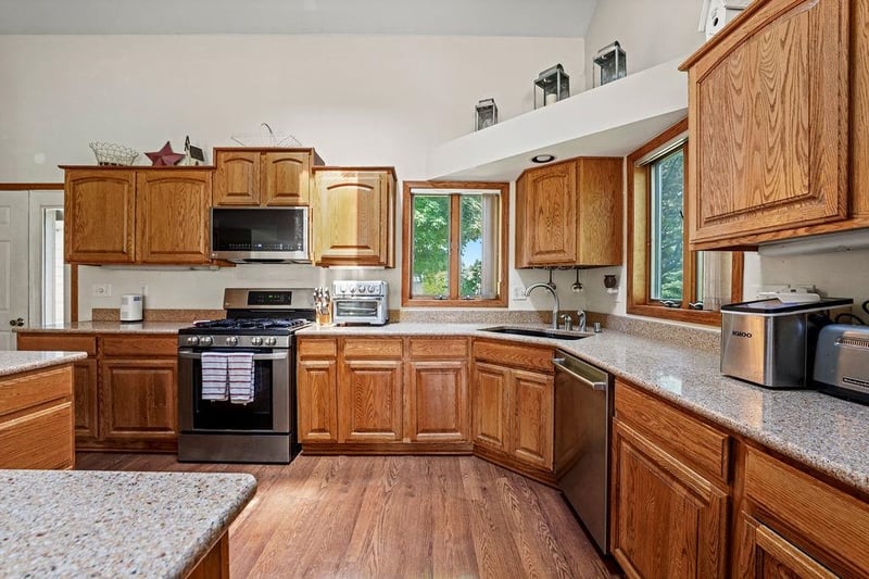 2875 Westmoor Rd, Oshkosh, WI 54904