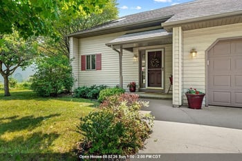 2875 Westmoor Rd, Oshkosh, WI 54904
