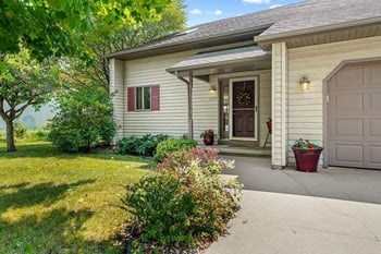 2875 Westmoor Rd, Oshkosh, WI 54904