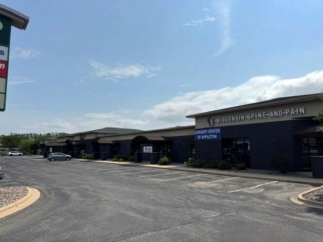 1600 N Casaloma Dr, Appleton, WI 54913-8245