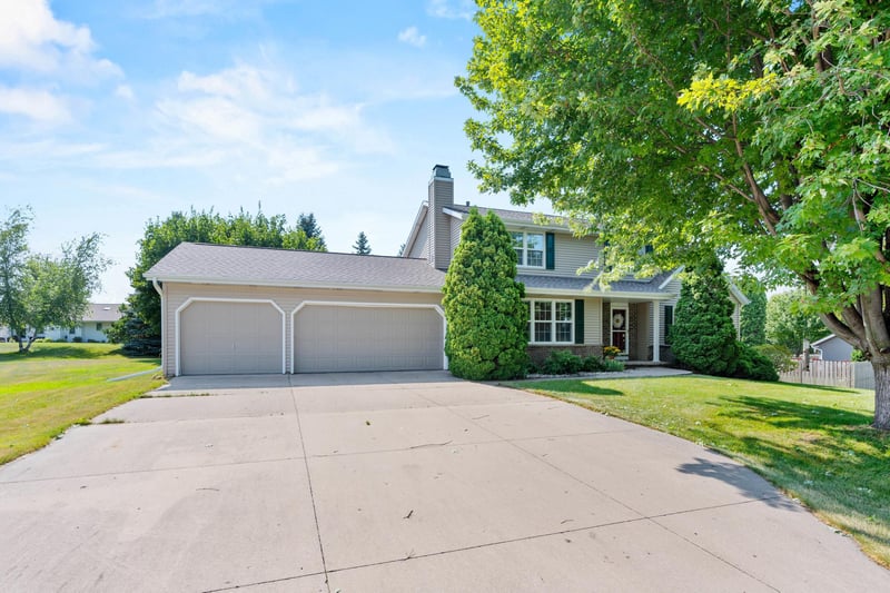 N1357 Tuckaway Ct, Greenville, WI 54942