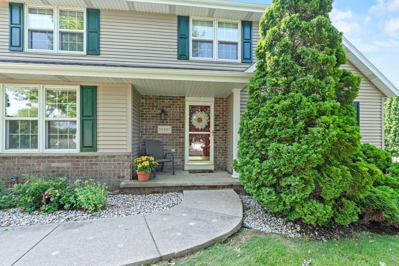 N1357 Tuckaway Ct, Greenville, WI 54942