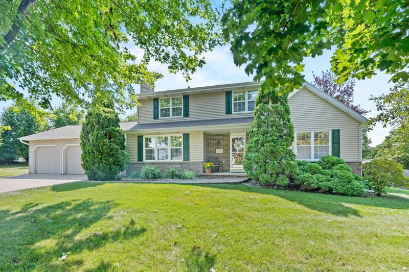 N1357 Tuckaway Ct, Greenville, WI 54942