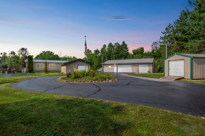 2999 Maple Grove School Rd, Oconto, WI 54153