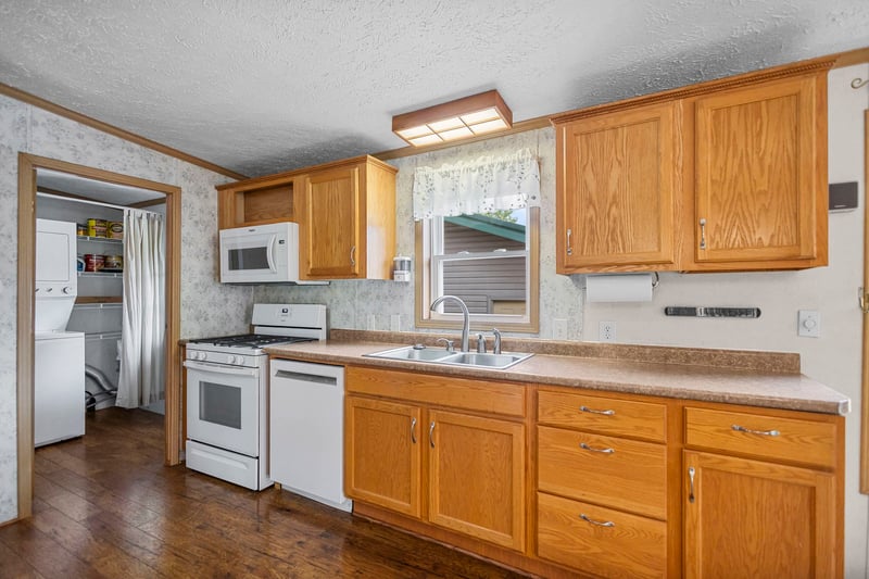 2999 Maple Grove School Rd, Oconto, WI 54153