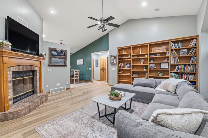 1569 Redstone Trl, Green Bay, WI 54313-3954