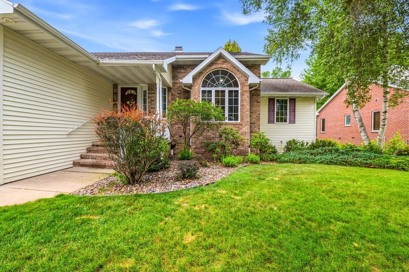 1569 Redstone Trl, Green Bay, WI 54313-3954