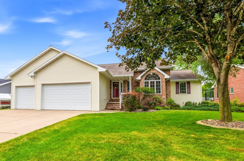 1569 Redstone Trl, Green Bay, WI 54313-3954