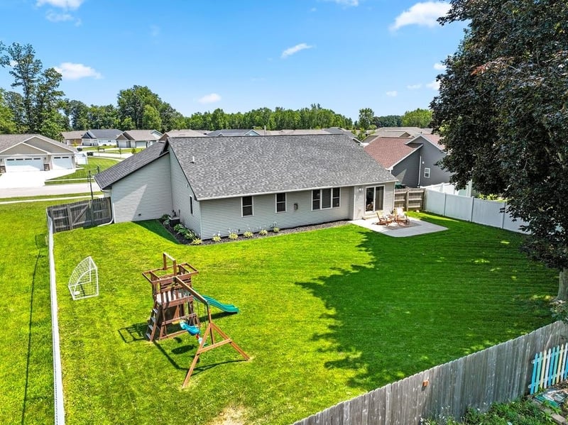 1285 Clementine Rd, Howard, WI 54313
