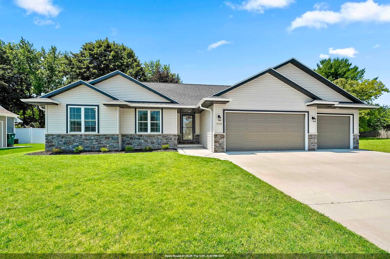 1285 Clementine Rd, Howard, WI 54313