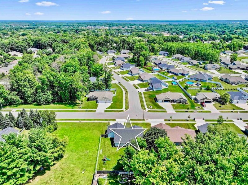 1285 Clementine Rd, Howard, WI 54313