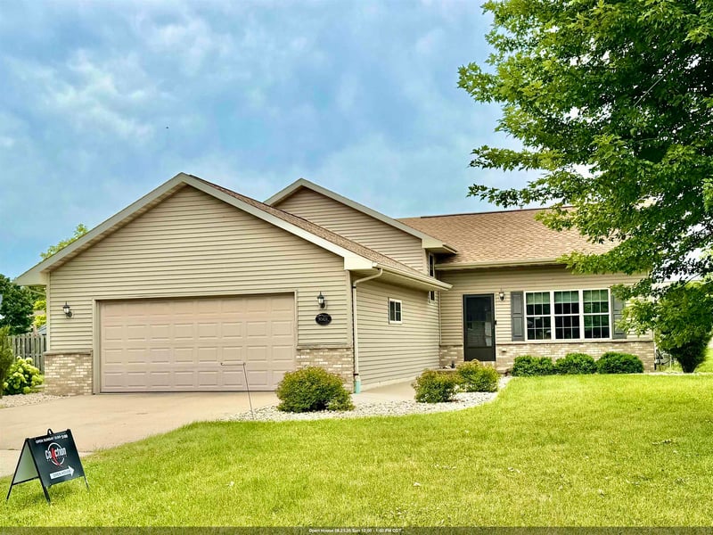 W5424 Red Clover Trl, Appleton, WI 54915-7290
