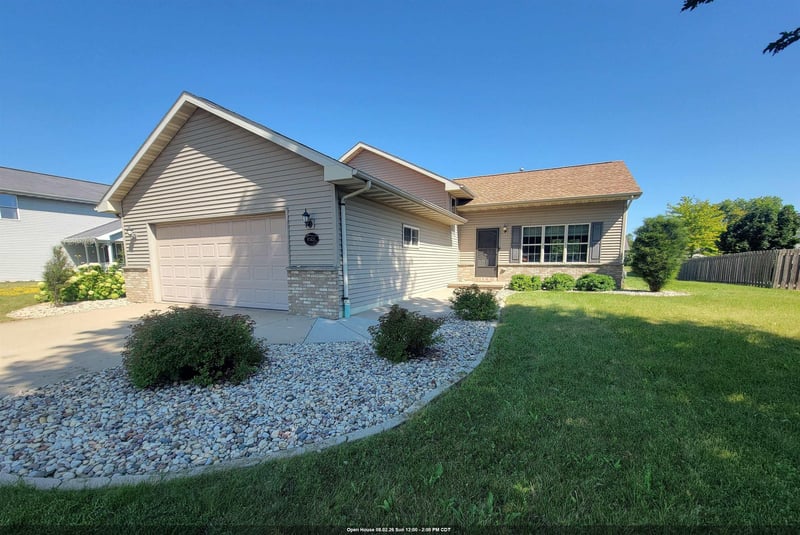 W5424 Red Clover Trl, Appleton, WI 54915-7290