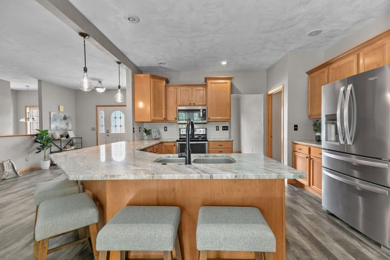 214 Brookwood Dr, Hortonville, WI 54944