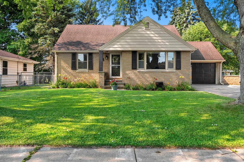 2116 Manitowoc Rd, Green Bay, WI 54302-3728