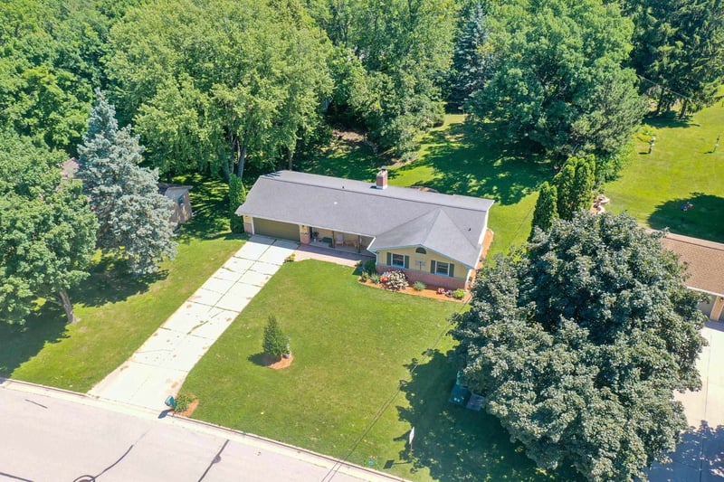 630 Mt Mary Dr, Green Bay, WI 54311-5810