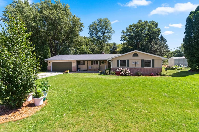 630 Mt Mary Dr, Green Bay, WI 54311-5810