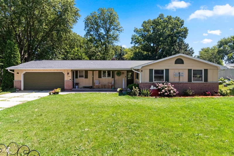 630 Mt Mary Dr, Green Bay, WI 54311-5810