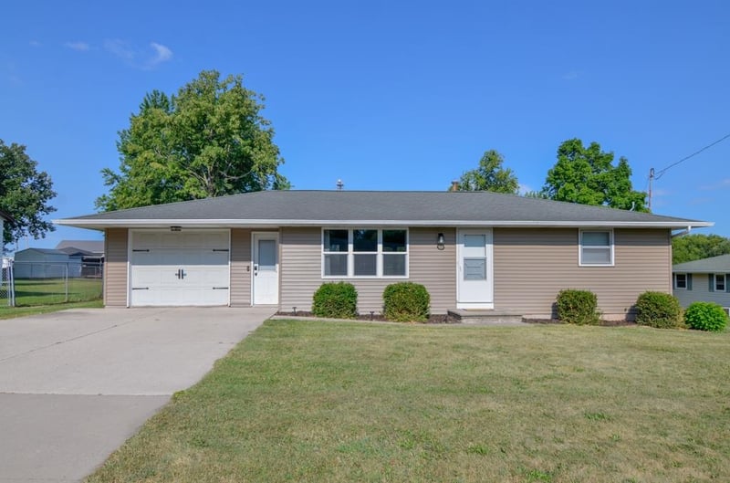 6770 Crippen St, Greenleaf, WI 54126