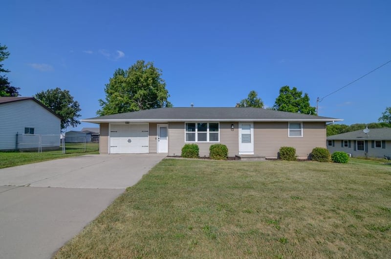 6770 Crippen St, Greenleaf, WI 54126