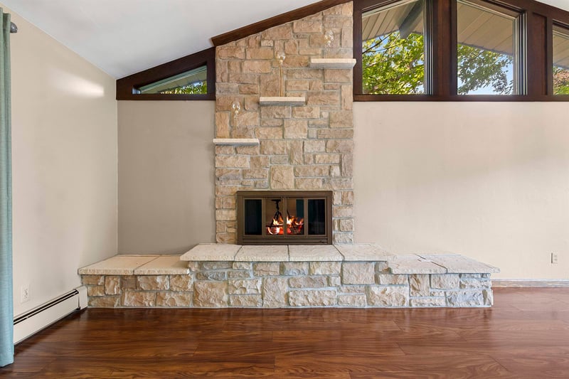 2424 Pinehurst Cir, Green Bay, WI 54302