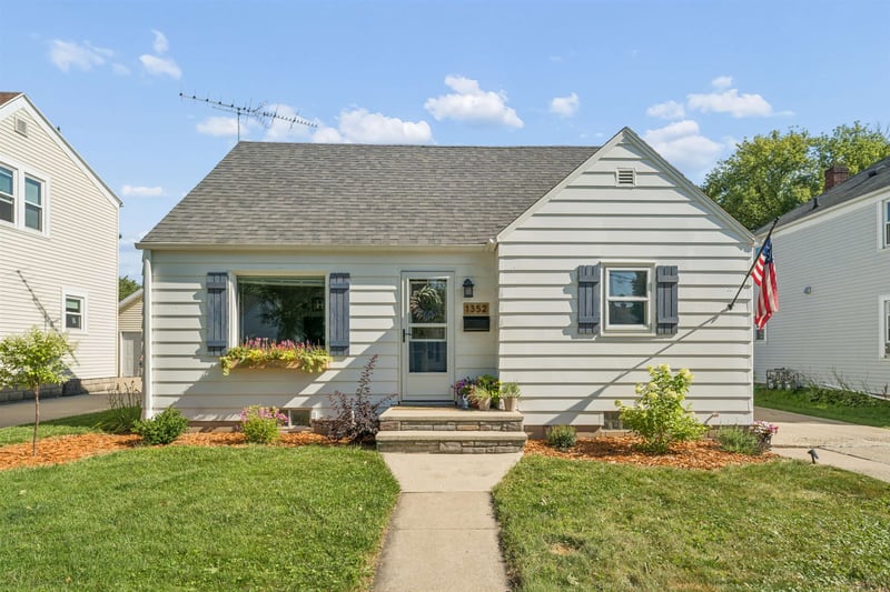 1352 Commercial St, Appleton, WI 54914