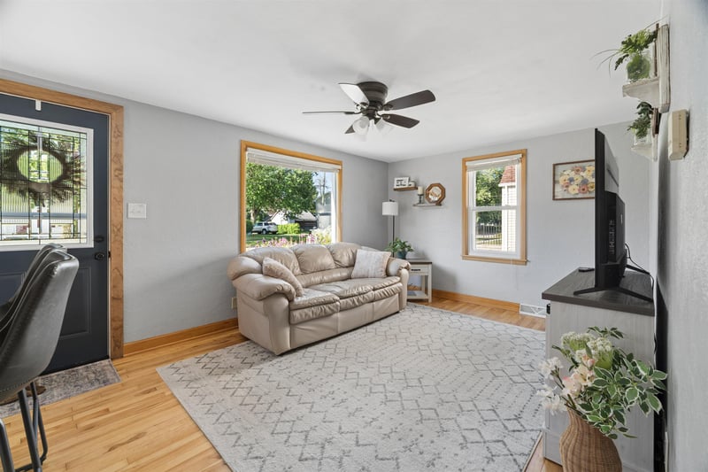 1352 Commercial St, Appleton, WI 54914