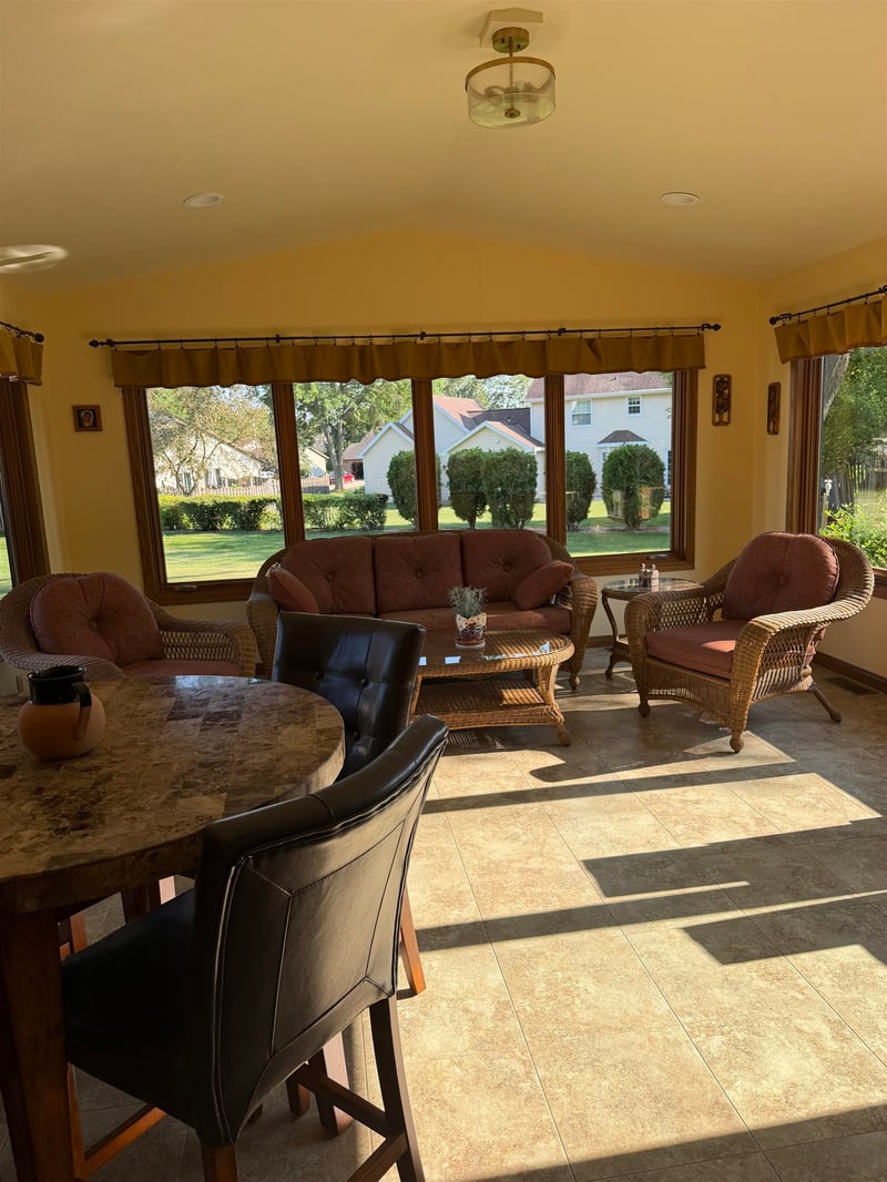 1241 Dover Ln, Green Bay, WI 54313-5892