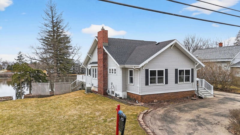 1721 W Main St, Little Chute, WI 54140