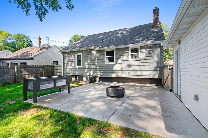821 Gross Ct, Green Bay, WI 54304