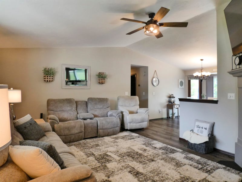412 Dewey Decker Dr, Green Bay, WI 54313