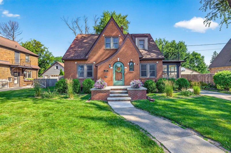 1036 Oklahoma St, Appleton, WI 54914-3727