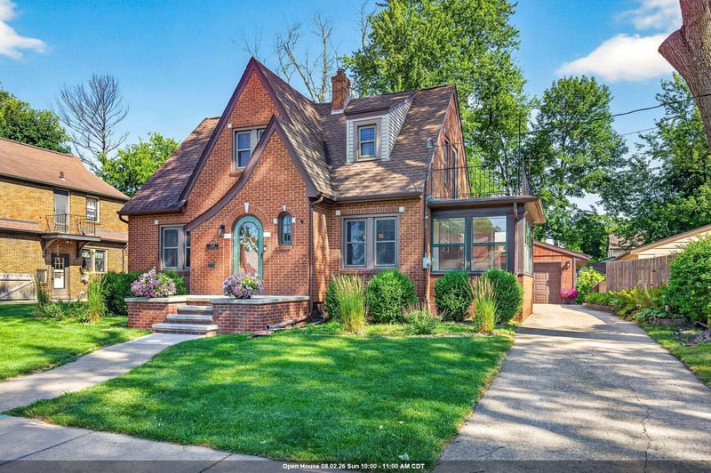 1036 Oklahoma St, Appleton, WI 54914-3727