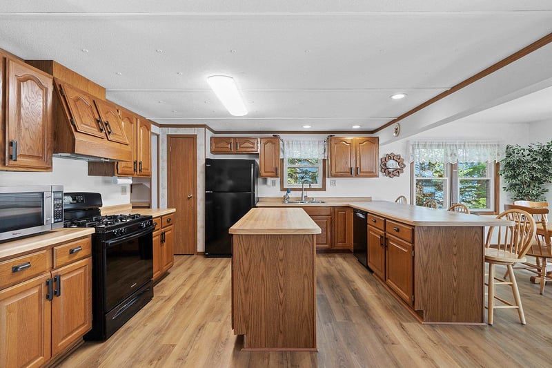 17542 Little Ireland Ln, Townsend, WI 54175