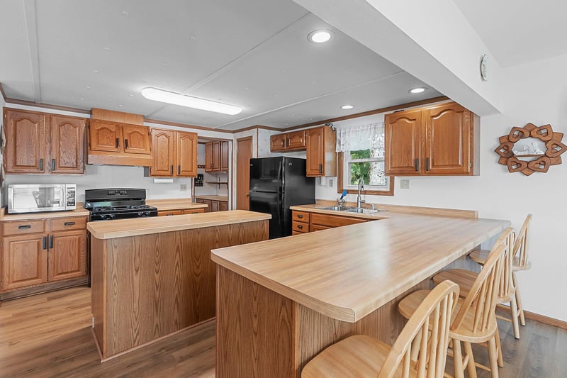 17542 Little Ireland Ln, Townsend, WI 54175