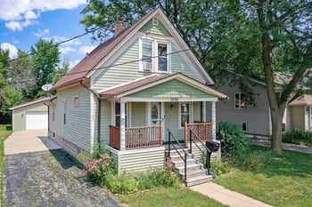 1036 5th Ave, Oshkosh, WI 54902-5728